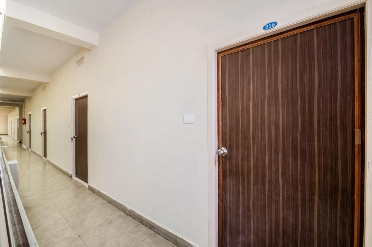 Super Oyo G P Residency Hotel Kākināda Buitenkant foto