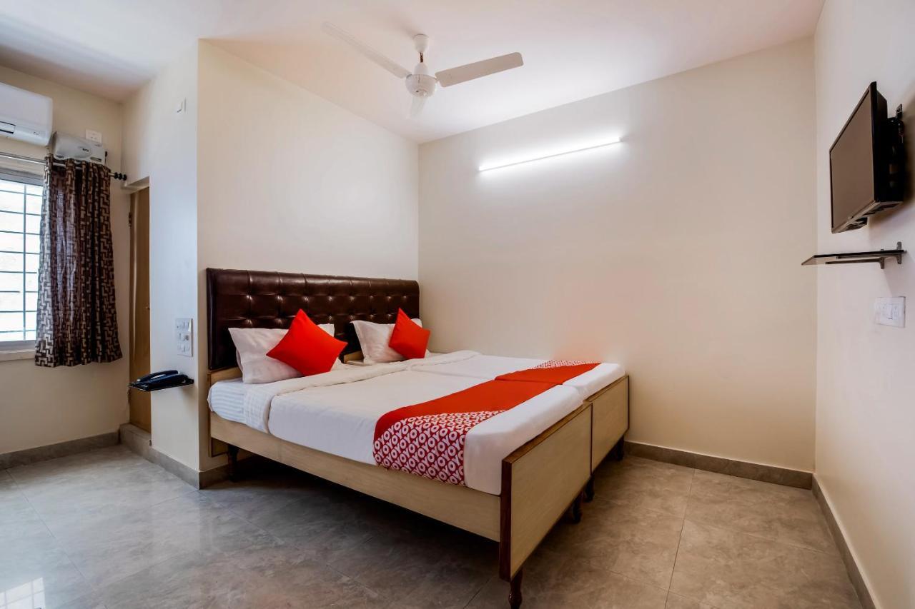 Super Oyo G P Residency Hotel Kākināda Buitenkant foto