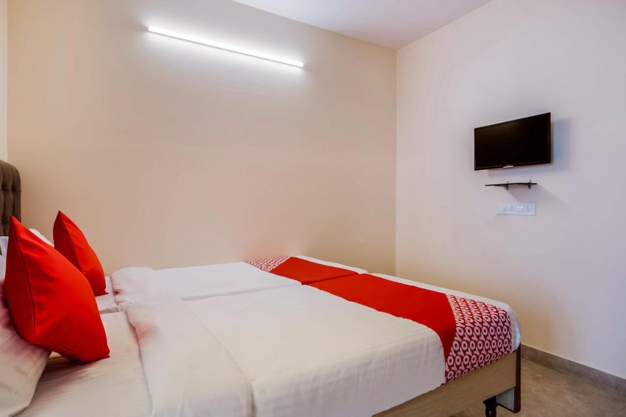 Super Oyo G P Residency Hotel Kākināda Buitenkant foto