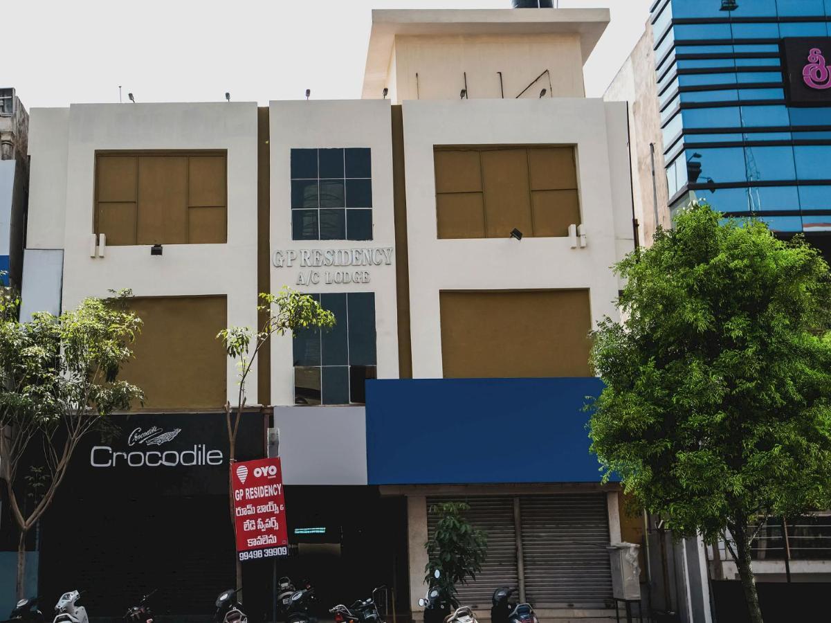 Super Oyo G P Residency Hotel Kākināda Buitenkant foto