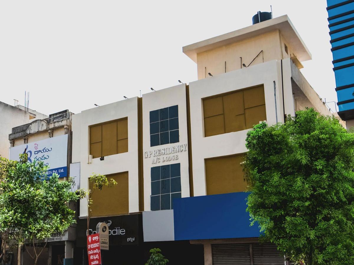 Super Oyo G P Residency Hotel Kākināda Buitenkant foto