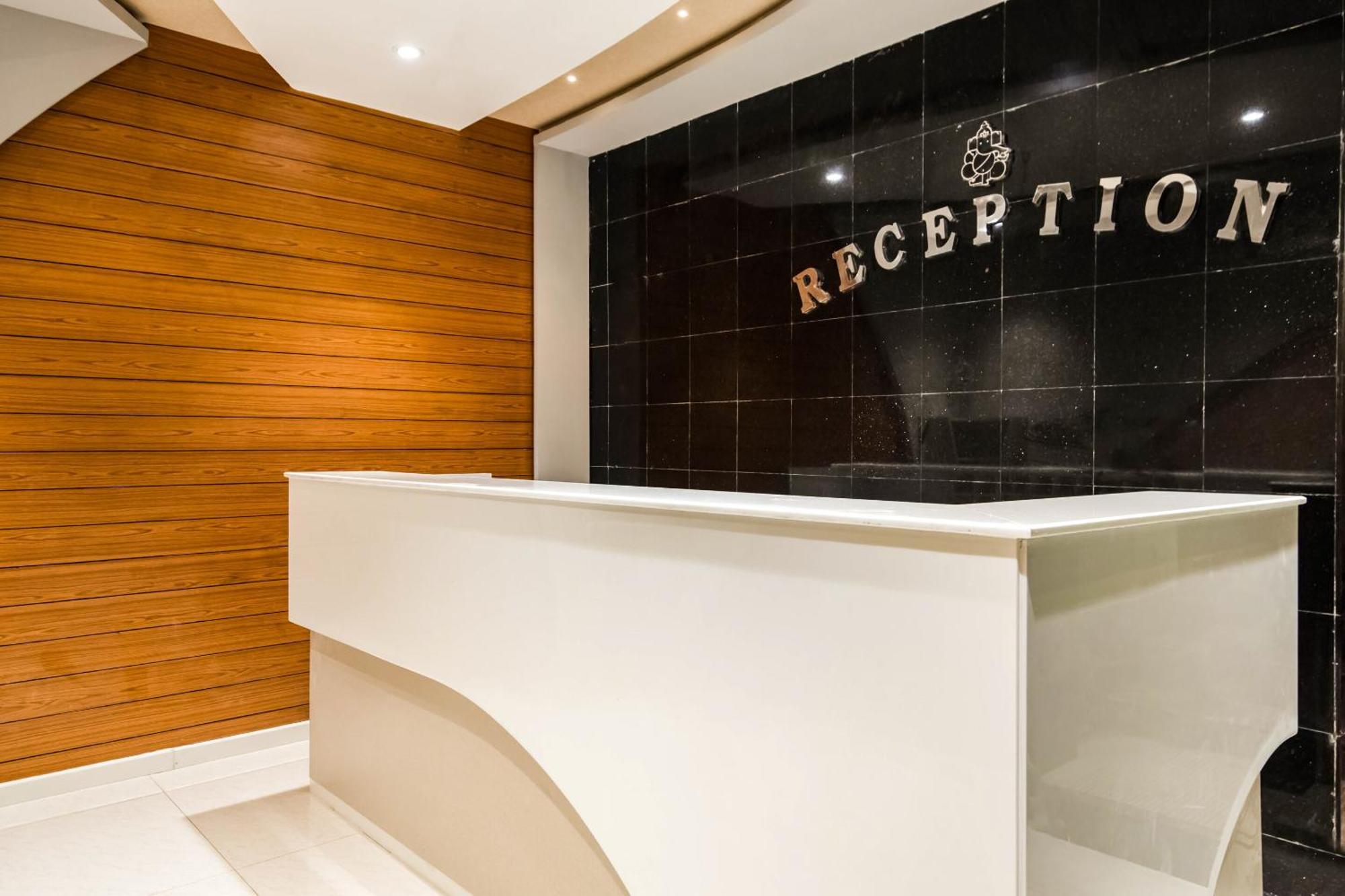 Super Oyo G P Residency Hotel Kākināda Buitenkant foto